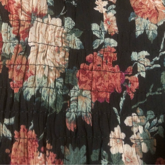 EXPRESS Black Boho Floral Top. Small Black w foral print NWT - Picture 8 of 10